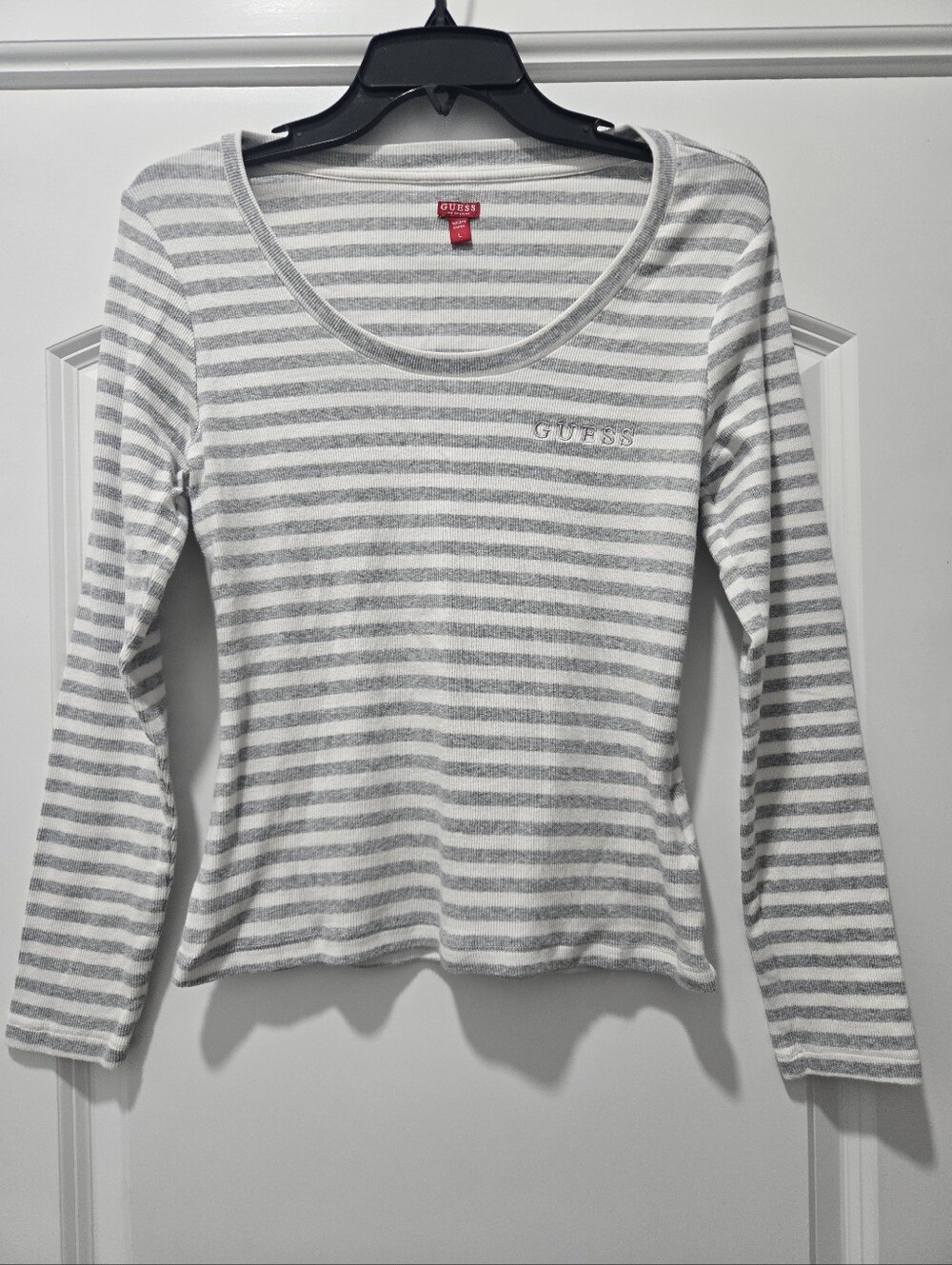 GUESS Los Angeles Women’s L Striped Long Sleeve Scoop Neck Ribbed Top Gray White